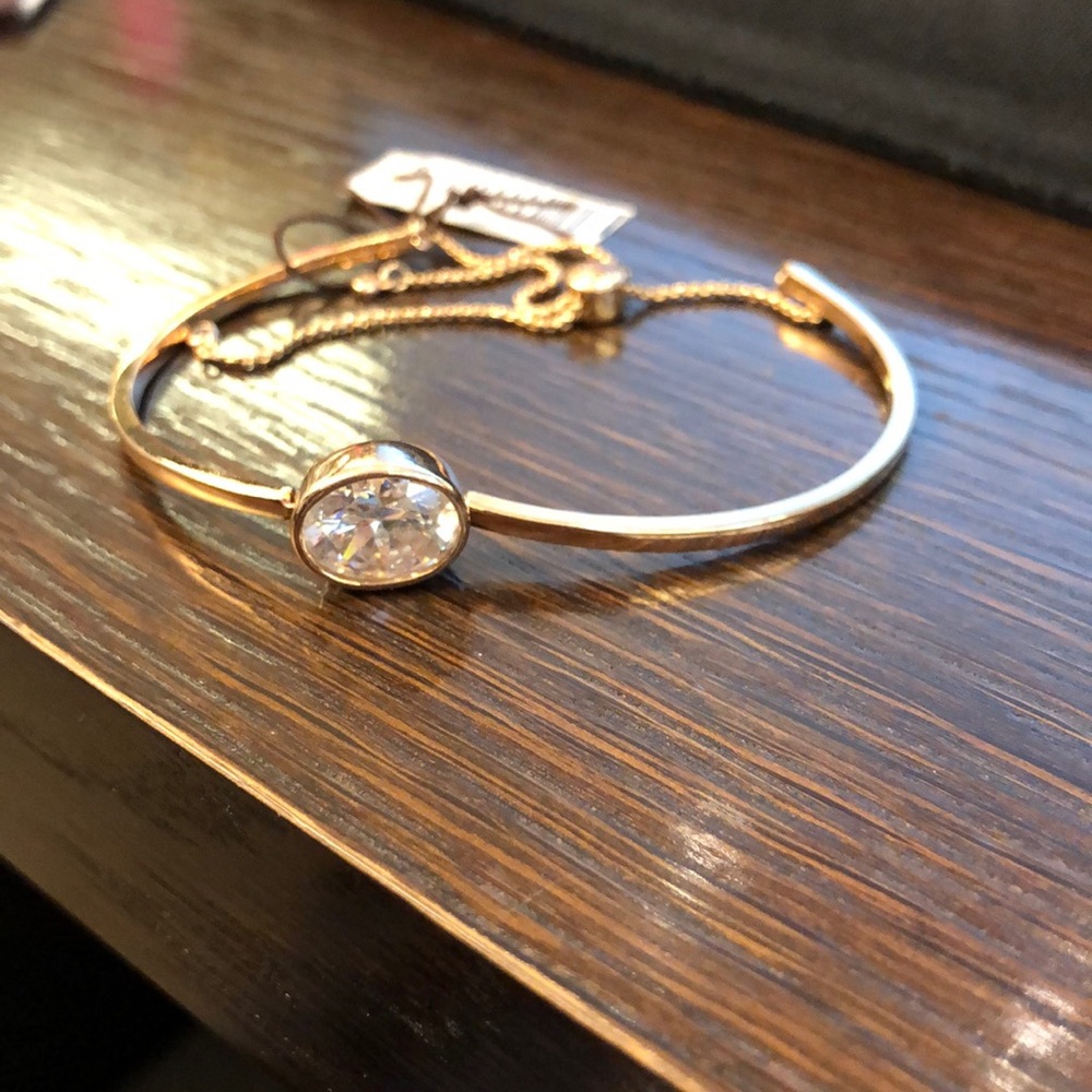 Brand new Gold Henri Bendel bracelet